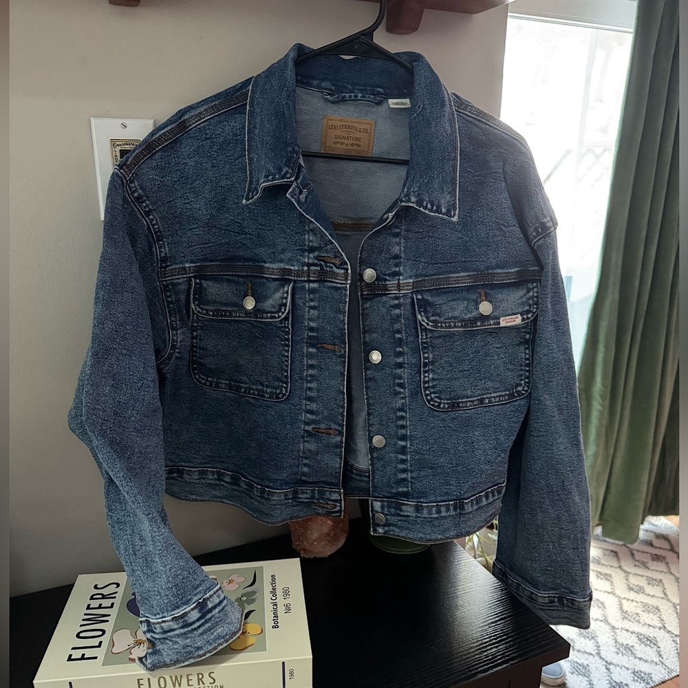 Levi’s Cropped denim jacket